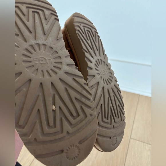 UGG Constantine Boots in Chestnut - Picture 5 of 6